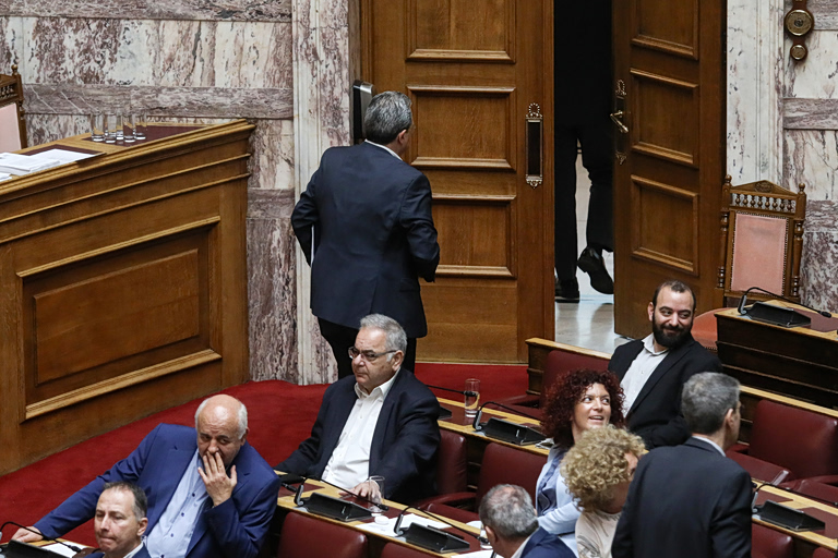 «Θάβουν»  την εξεταστική για τις υποκλοπές με την πλειοψηφία των «151» – Κοινοβουλευτικό πραξικόπημα καταγγέλλει η Αντιπολίτευση