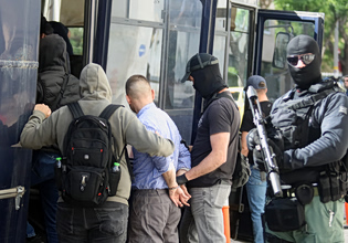 Κάτω Τιθορέα: Δίωξη για πέντε κακουργήματα άσκησε η εισαγγελέας στους οκτώ συλληφθέντες για τη ληστεία