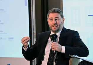 Ανδρουλάκης: Ο Μητσοτάκης να εξηγήσει γιατί έρχονται συνεχώς δικογραφίες στη Βουλή από την Ευρωπαϊκή Εισαγγελία