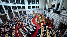 «Περιφερόμενος κίνδυνος ο Μητσοτάκης»: Πυρά κομμάτων στην κυβέρνηση και επικρίσεις για την υπόθεση του drone στη Λευκάδα
