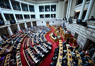 «Περιφερόμενος κίνδυνος ο Μητσοτάκης»: Πυρά κομμάτων στην κυβέρνηση και επικρίσεις για την υπόθεση του drone στη Λευκάδα