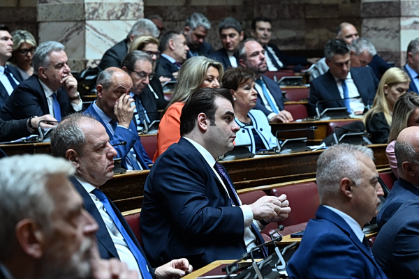 Κ.Ο. ΝΔ: Αιχμές για «προστατευμένους» υπουργούς, ΟΠΕΚΕΠΕ και «επιτελικό κράτος» από τους βουλευτές