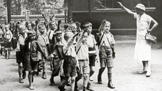 Εκπαίδευση ή Προπαγάνδα; Πώς τα αυταρχικά καθεστώτα χρησιμοποιούν την παιδεία ως πολιτικό εργαλείο