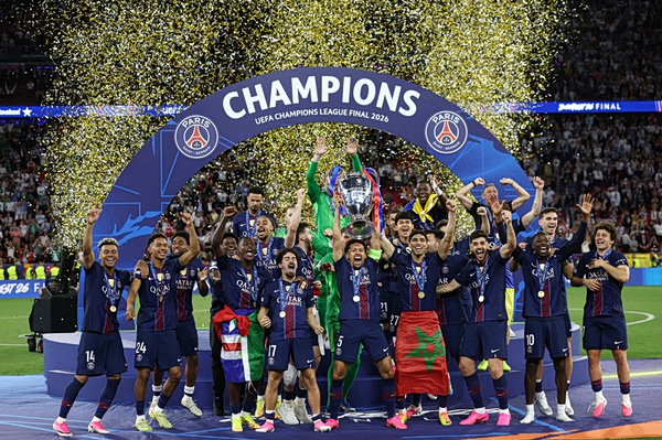 Παρί Σεν Ζερμέν: Η απονομή του Champions League στους πρωταθλήτές Ευρώπης (vid)