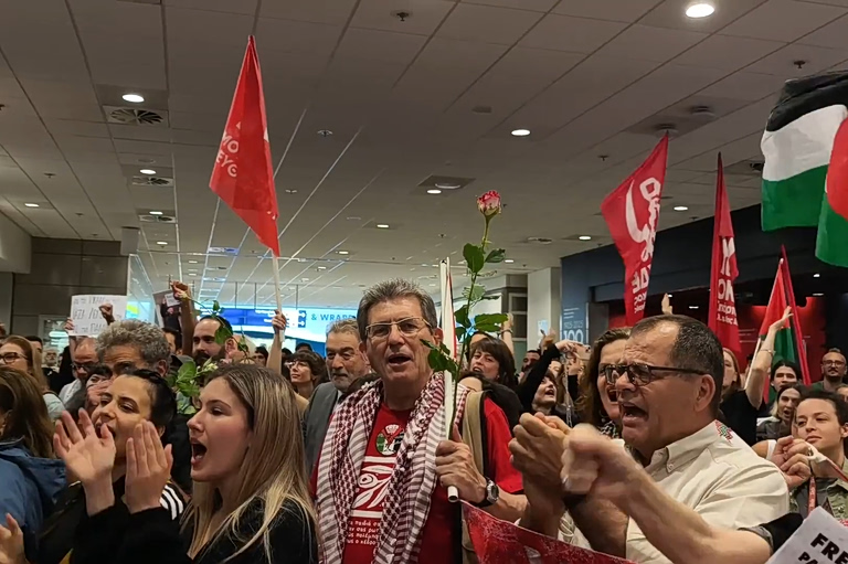 Global Sumud Flotilla: Στην Αθήνα οι 19 που κρατούνταν στο Ισραήλ – Μικρή ένταση στο «Ελ. Βενιζέλος»