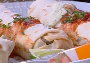 Συνταγή: Chimichanga με κοτόπουλο και αβοκάντο