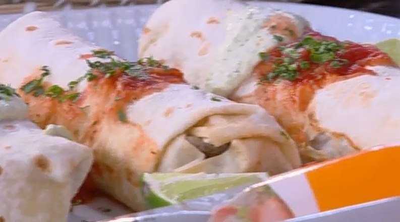 Συνταγή: Chimichanga με κοτόπουλο και αβοκάντο