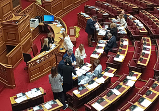 Βουλή: Απορρίφθηκε με 152 «όχι» η πρόταση για σύσταση προανακριτικής- Απώλειες στη ψηφοφορία για τη ΝΔ