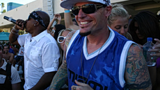 Ο Vanilla Ice επιμένει ότι θα εμφανιστεί στην «γιορτή» του Τραμπ