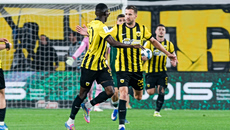 Πρωταθλήτρια Ελλάδας η ΑΕΚ (2-1)