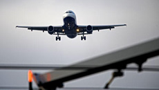 Οι αεροπορικές εταιρείες μειώνουν πτήσεις καθώς αυξάνονται οι φόβοι για έλλειψη καυσίμων