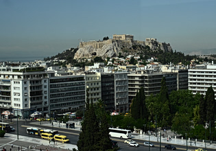 Ακίνητα: Ανάπτυξη για τους δείκτες της οικονομίας, στεγαστική κρίση για τα νοικοκυριά