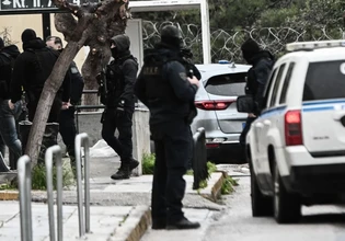 Σε ποιες άλλες υποθέσεις εμπλέκονται οι τρεις συλληφθέντες για τη δολοφονία Μοσχούρη – Η ανακοίνωση της ΕΛ.ΑΣ.