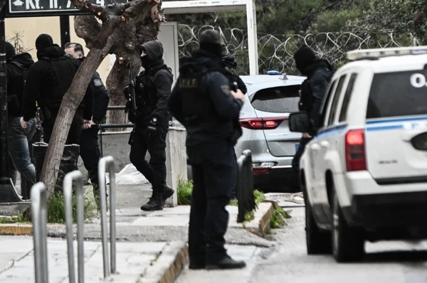 Σε ποιες άλλες υποθέσεις εμπλέκονται οι τρεις συλληφθέντες για τη δολοφονία Μοσχούρη – Η ανακοίνωση της ΕΛ.ΑΣ.