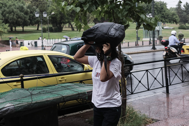 Καιρός: Ραγδαία αλλαγή με βροχές με καταιγίδες – Πότε θα «χτυπήσουν» την Αττική