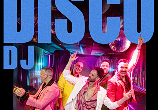 Κωνσταντίνος Χριστοφόρου & ΟΝΕ: Το “Disco DJ” είναι το απόλυτο party anthem – Το πολύχρωμο music video