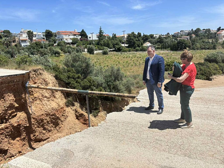 Στο σημείο του κατεστραμμένου οδικού άξονα στην Καλλιτεχνούπολη πήγε η Δήμαρχος Ραφήνας-Πικερμίου