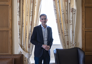 Κώστας Μπακογιάννης στο in: Η υποψηφιότητα για τον Δήμο Αθηναίων, το «ψυγείο» και η πολιτική
