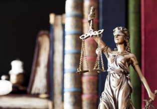 Στην Κομισιόν φέρνει η Ευρωπαϊκή Εισαγγελία την τροπολογία Φλωρίδη για τις δίκες-εξπρές πολιτικών