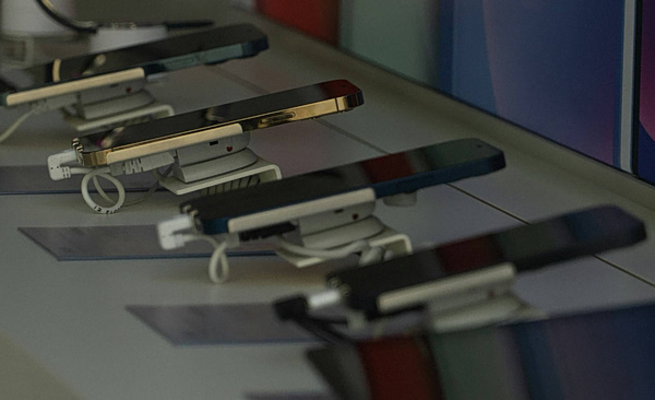 Smartphones: Στα σκαριά η οθόνη του μέλλοντος – Η φημολογία για την πρώτη συσκευή που θα τη χρησιμοποιήσει