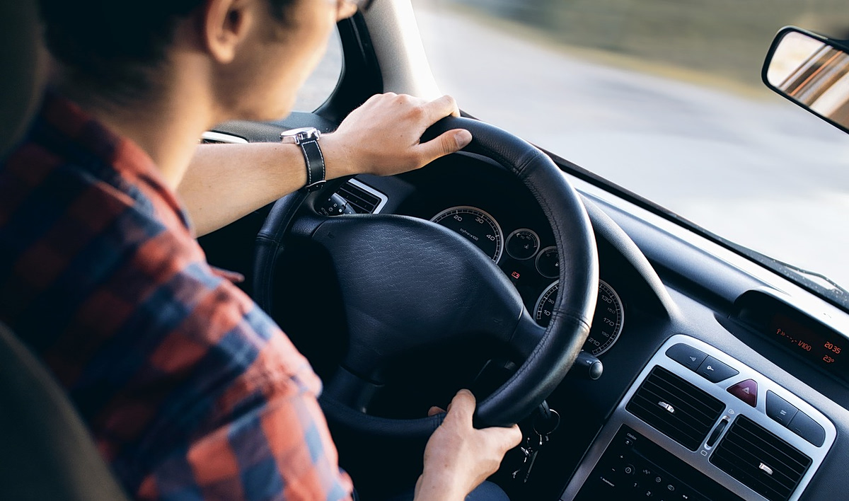 Οι κάμερες και οι αισθητήρες υποτίθεται ότι συλλέγουν δεδομένα για την ασφάλεια του οδηγού. Μπορεί όμως να παραβιάζουν την ιδιωτική ζωή του.
