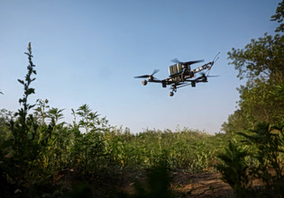 Μικρά αεροσκάφη και drones προκάλεσαν την ενεργοποίηση της αντιαεροπορικής άμυνας στο Ιράν