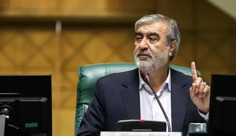 Τραμπ: Θα καθοδηγήσουμε πλοία έξω από τα Στενά του Ορμούζ - Ιράν: Θα παραβιάσετε την εκεχειρία