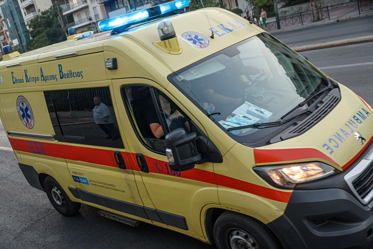 Σοκαριστικό βίντεο απο τη στιγμή που αυτοκίνητο παρασύρει ανήλικη στα Ιωάννινα