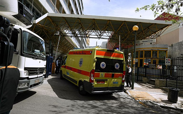 Πειραιάς: Νεκρή 24χρονη που έπεσε από τον 7ο όροφο πολυκατοικίας