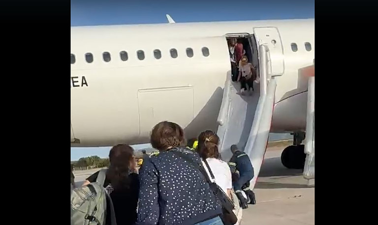 Σκηνές πανικού σε πτήση για Μόναχο – Εκκενώθηκε το αεροπλάνο αφού έκανε αναγκαστική προσγείωση στο Ελ. Βενιζέλος
