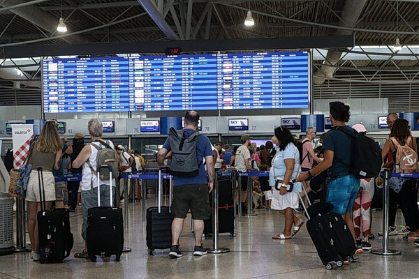Greece Tourism Revenue Surges in Q1 as Visitor Numbers Jump