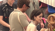 Emily in Paris: Από την καρτ ποστάλ στη συνάντηση στη Μύκονο – Αγκαλιές, φιλιά, γέλια