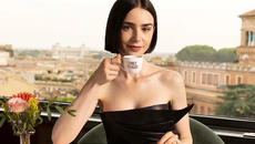 Emily in Paris: Απόβαση στην Ελλάδα – Γυρίσματα στις Κυκλάδες, Λάκης Γαβαλάς και το ρίσκο του screen tourism