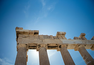 Τι κάνει τους Ευρωπαίους να νιώθουν περήφανοι για τη χώρα τους; Σε τι προηγούνται οι Έλληνες