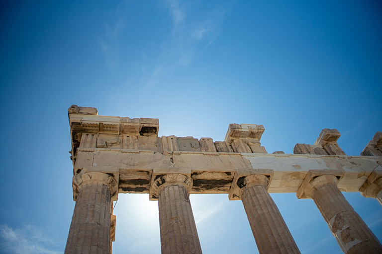 Τι κάνει τους Ευρωπαίους να νιώθουν περήφανοι για τη χώρα τους; Σε τι προηγούνται οι Έλληνες