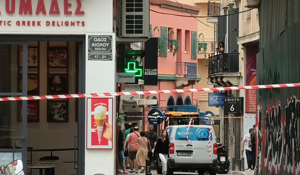 Κλειστή η Καραγιώργη Σερβίας λόγω θραύσης αγωγού της ΕΥΔΑΠ – Αυξημένη η κίνηση στο Σύνταγμα