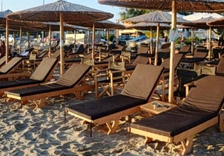 Τις μη οργανωμένες παραλίες προτιμούν οι Αθηναίοι – «Αλμυρές» οι τιμές στις ομπρέλες