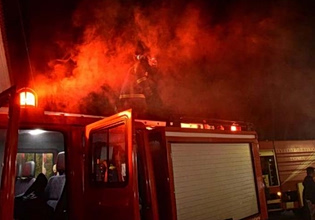 Φωτιά σε εγκαταλελειμμένο κτίριο στο Κουκάκι