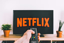 Γιατί το Netflix στρέφει το streaming προς την παραδοσιακή TV