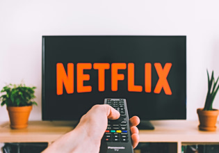 Γιατί το Netflix στρέφει το streaming προς την παραδοσιακή TV