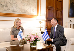 Γεραπετρίτης: Ιδιαίτερα σημαντική η ασφάλεια της ναυσιπλοΐας – Τι είπε για «σκιώδη στόλο» και Στενά του Ορμούζ