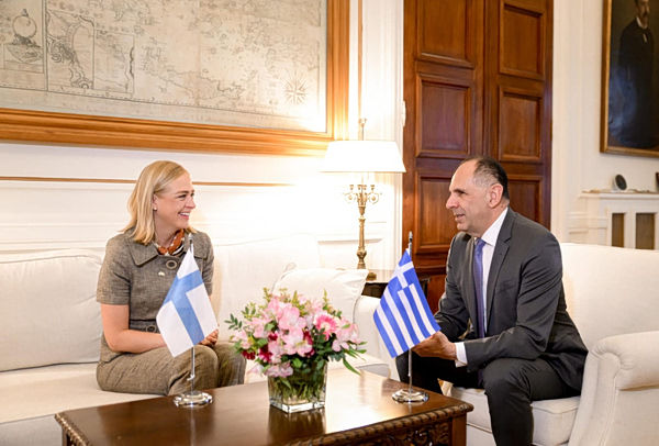 Γεραπετρίτης: Ιδιαίτερα σημαντική η ασφάλεια της ναυσιπλοΐας – Τι είπε για «σκιώδη στόλο» και Στενά του Ορμούζ