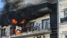 Μεγάλη φωτιά σε πολυκατοικία στα Γιαννιτσά – Κάηκε ολοσχερώς ιατρείο