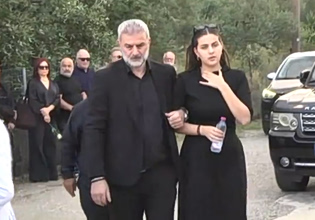 Γωγώ Μαστροκώστα: Σε κλίμα οδύνης η ταφή της στο Ευηνοχώρι Μεσολογγίου
