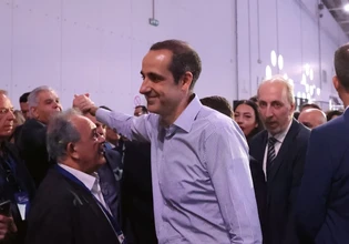 «Τι δουλειά έχει ο κοριός εδώ;» – Η ρετσινιά για τον Γρηγόρη Δημητριάδη δεν σβήνει με 300 ταϊσμένους κλακαδόρους