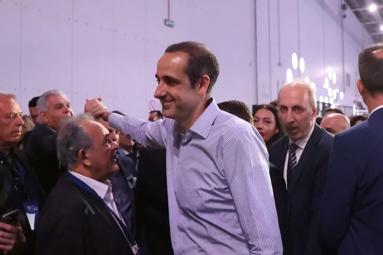 «Τι δουλειά έχει ο κοριός εδώ;» – Η ρετσινιά για τον Γρηγόρη Δημητριάδη δεν σβήνει με 300 ταϊσμένους κλακαδόρους
