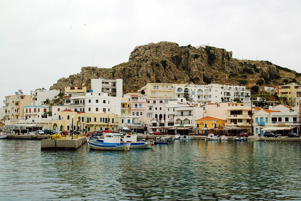 εικόνα που δείχνει το λιμάνι της Καρπάθου