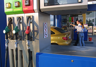 Η επιδότηση στο ντίζελ μένει, το fuel pass φεύγει