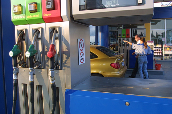 Η επιδότηση στο ντίζελ μένει, το fuel pass φεύγει