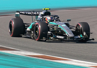 Πήρε την pole position στο Grand Prix του Μαϊάμι ο Αντονέλι (pic)